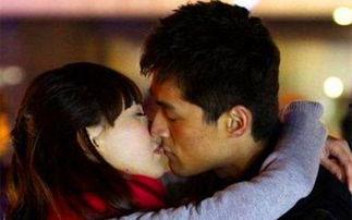 娱乐吃瓜情侣亲吻